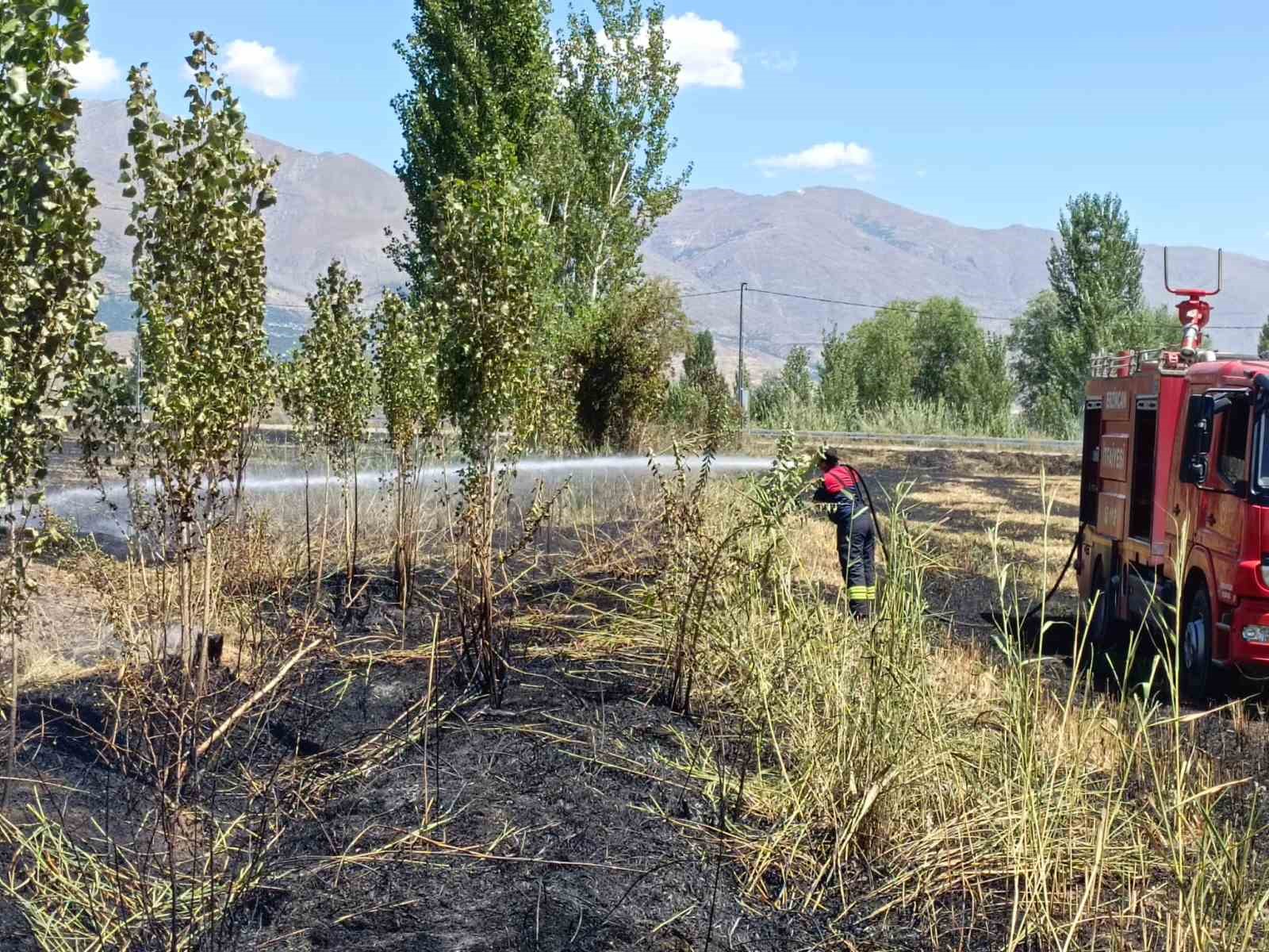 &Ouml;rt&uuml; yangını b&uuml;y&uuml;meden s&ouml;nd&uuml;r&uuml;ld&uuml;
