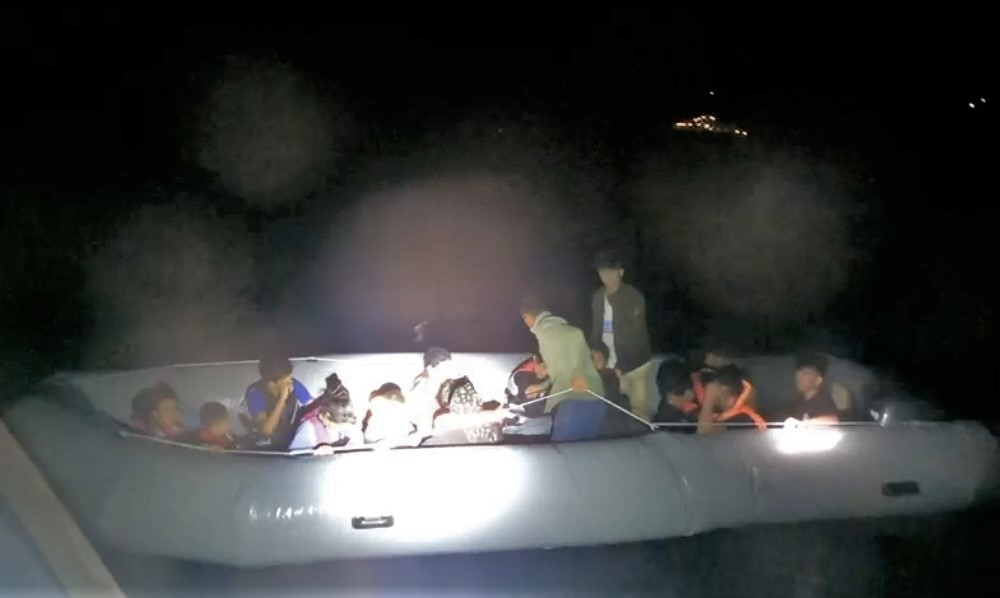 Ayvacık a&ccedil;ıklarında 36 ka&ccedil;ak g&ouml;&ccedil;men yakalandı
