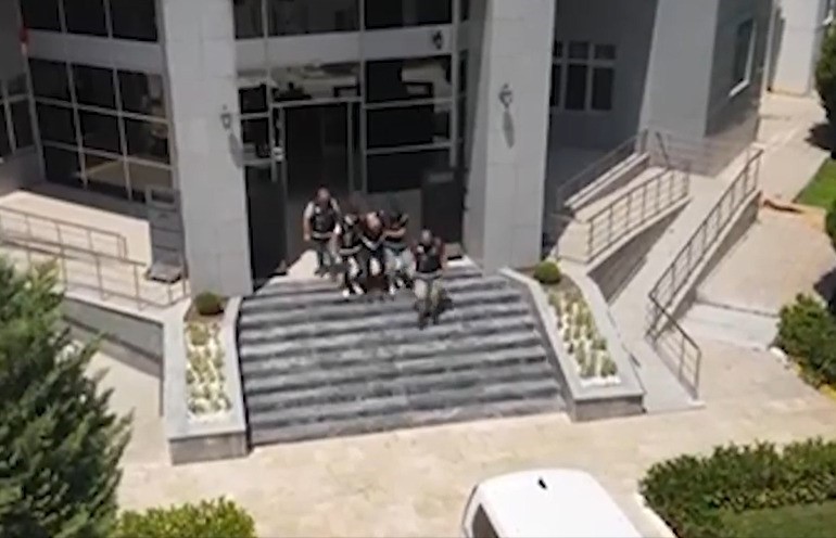 198 yılla aranan vergi ka&ccedil;ak&ccedil;ısı yakalandı
