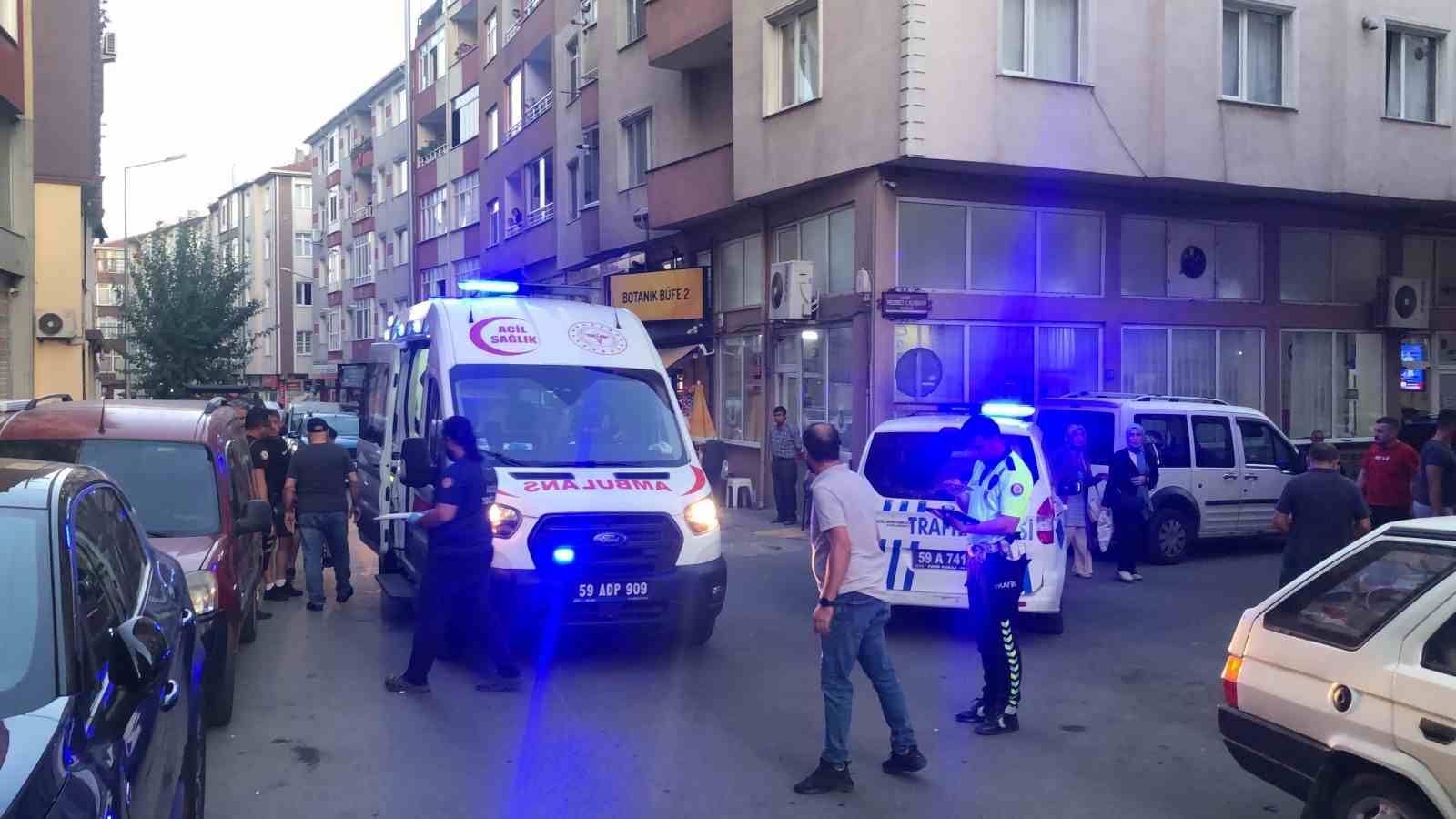 Yayaya &ccedil;arptı, &lsquo;su alacağım&rsquo; deyip olay yerini terk etti: O anlar kamerada
