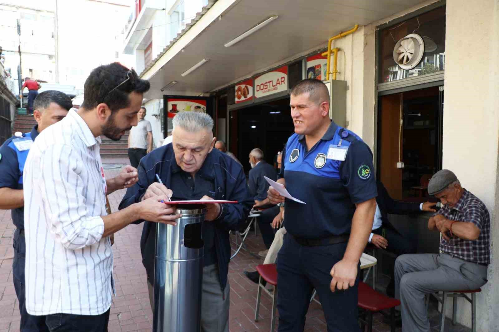 Kapısının önünde çöp olan işletmeler cezadan kaçamayacak
