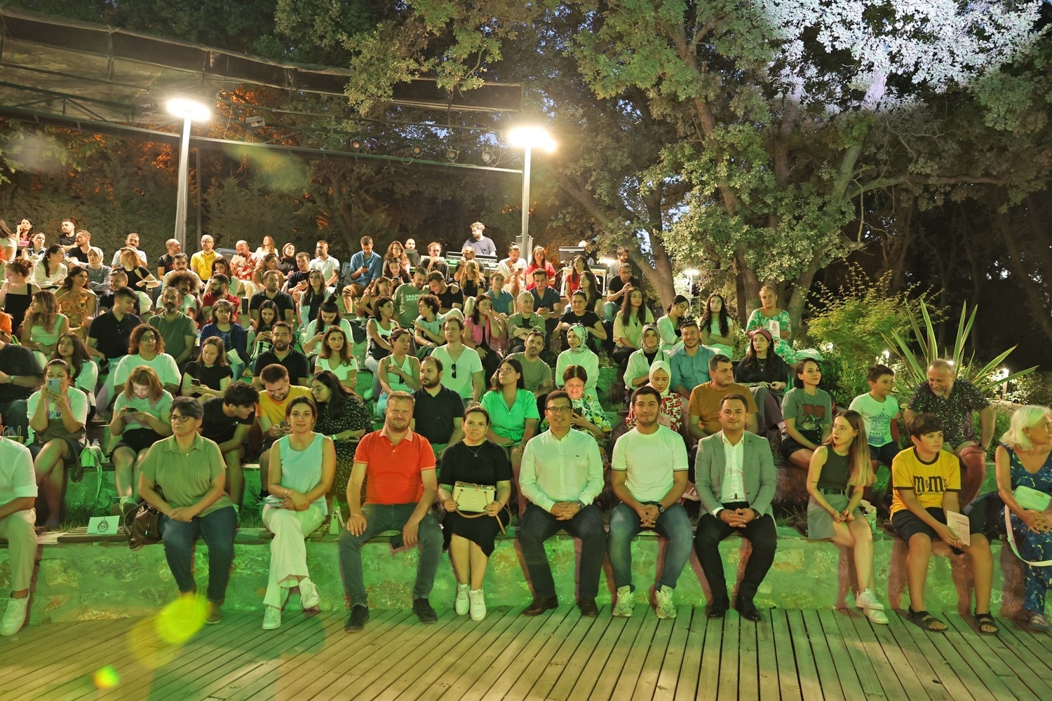 A&ccedil;ık havada tiyatro keyfi Ormandaki Kul&uuml;be&rsquo;de başladı
