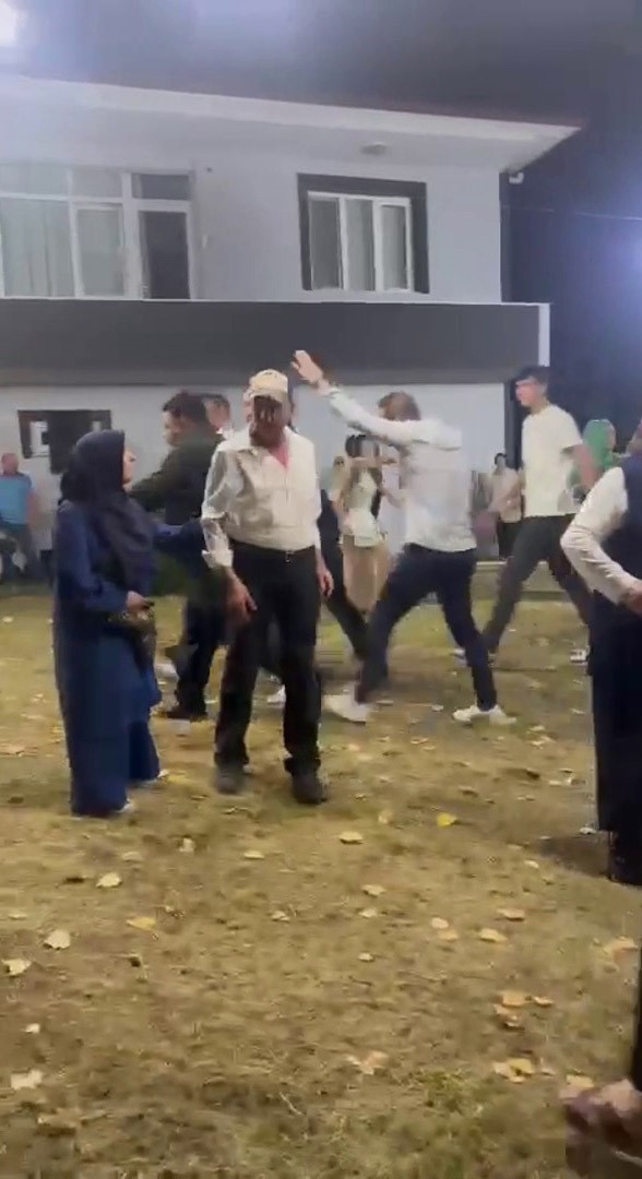 Nişan t&ouml;reninde kavga &ccedil;ıktı, 1 kişi yaralandı
