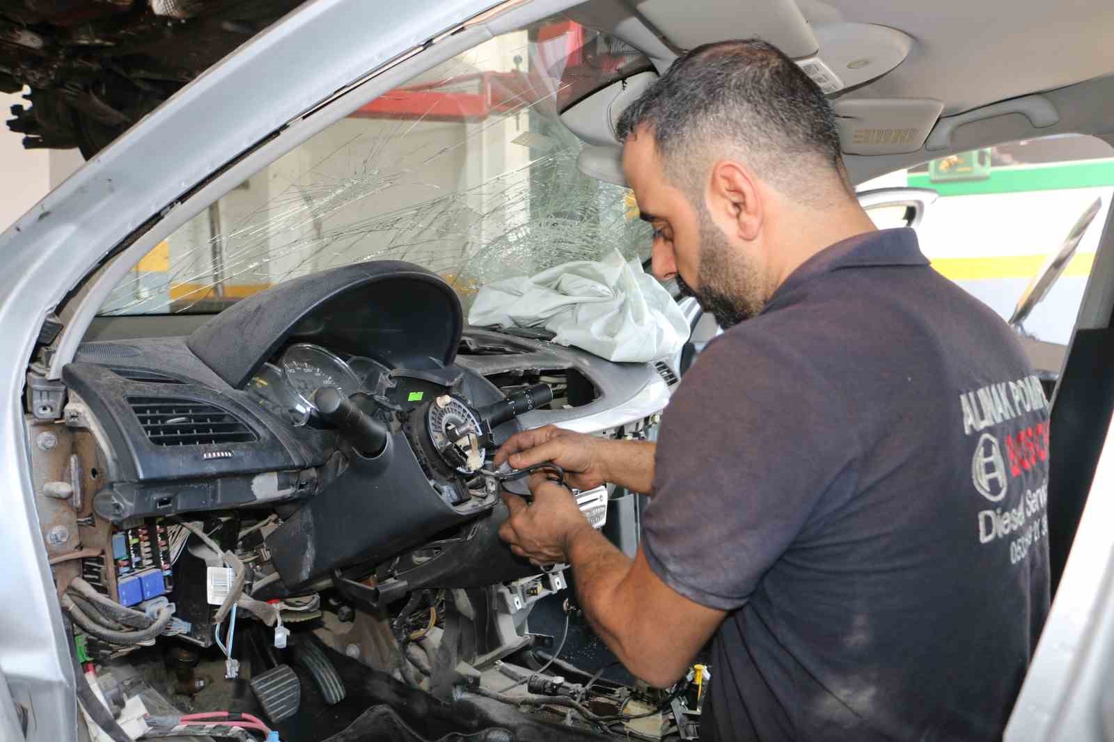 Araç içinde unutulan çakmak ve parfümlere dikkat: Otomobil kül olabilir
