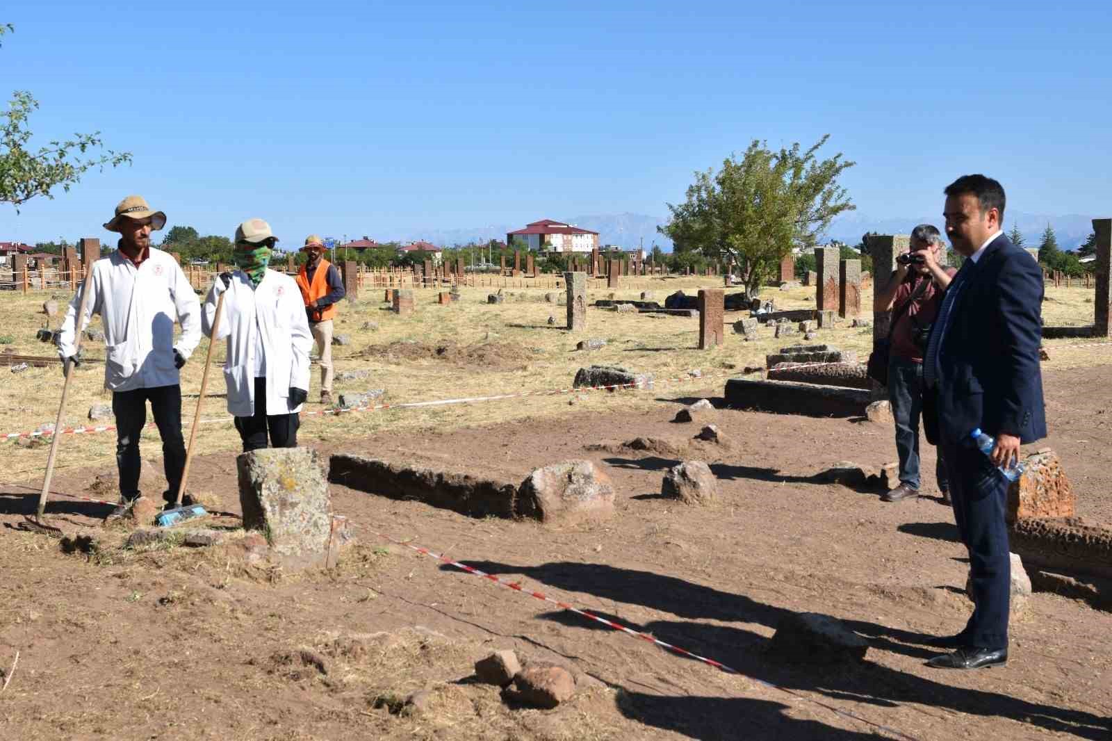Kaymakam Bing&ouml;l, kazı &ccedil;alışmalarını inceledi
