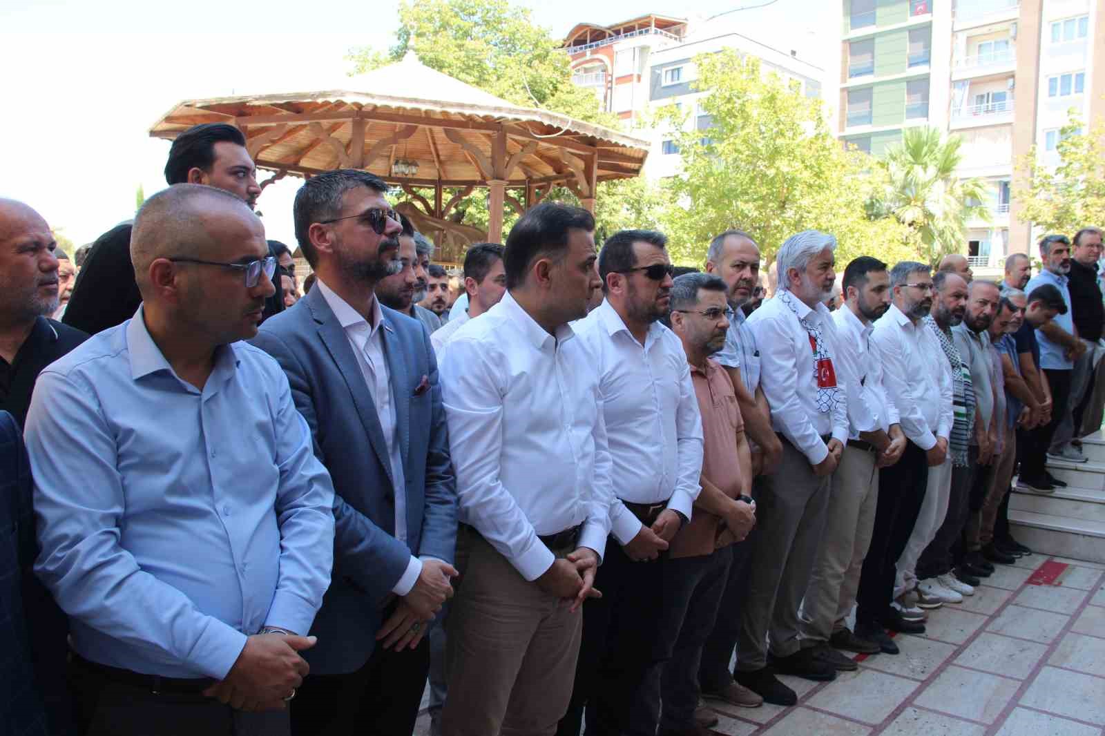 Haniye i&ccedil;in Manisa&rsquo;da gıyabi cenaze namazı
