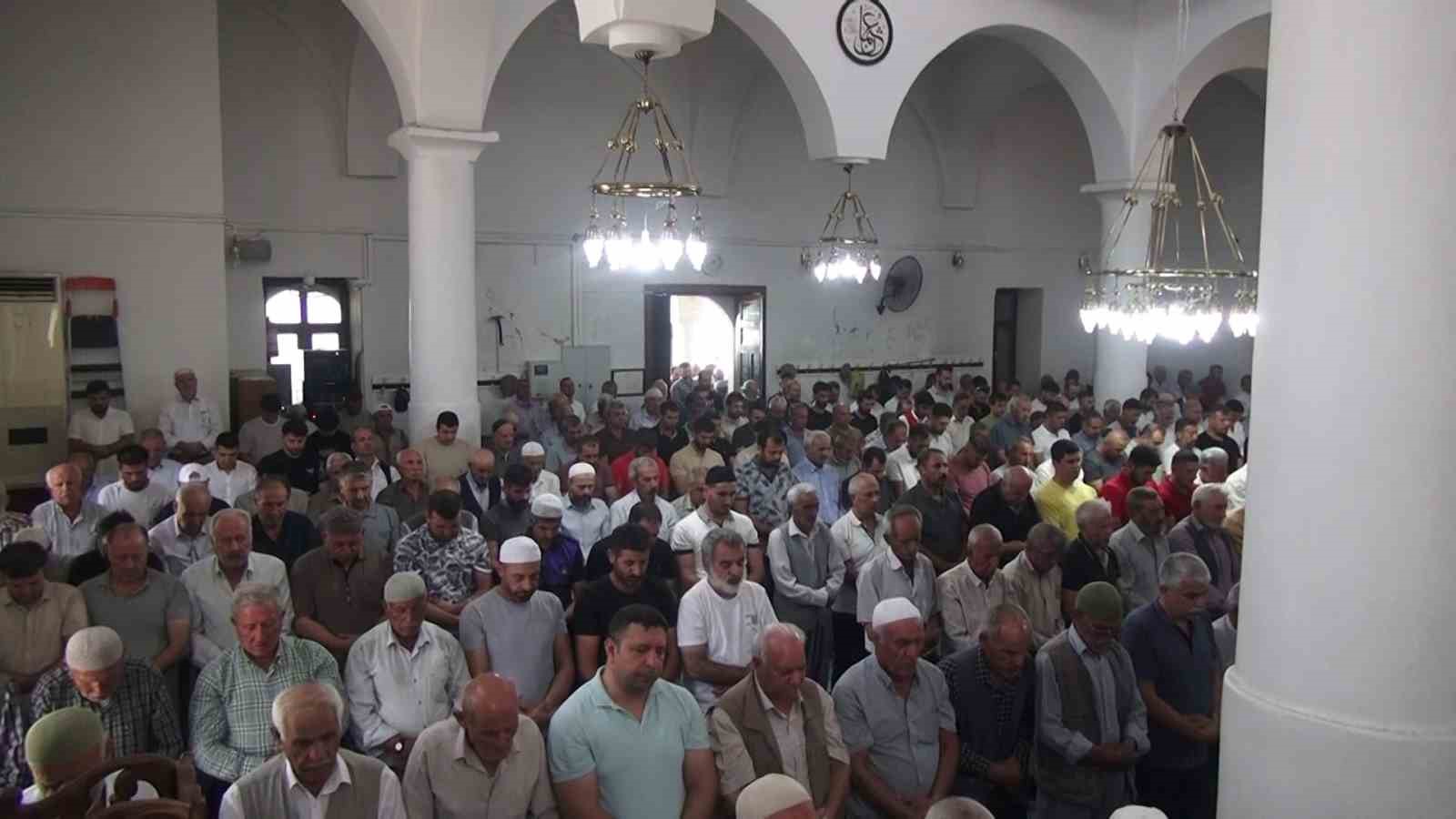 Adıyaman’da Cuma namazı sonrası gıyabi cenaze namazı kılındı
