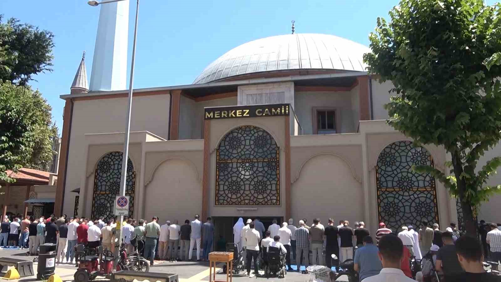 Yalova’da Haniye için gıyabi cenaze namazı kılındı
