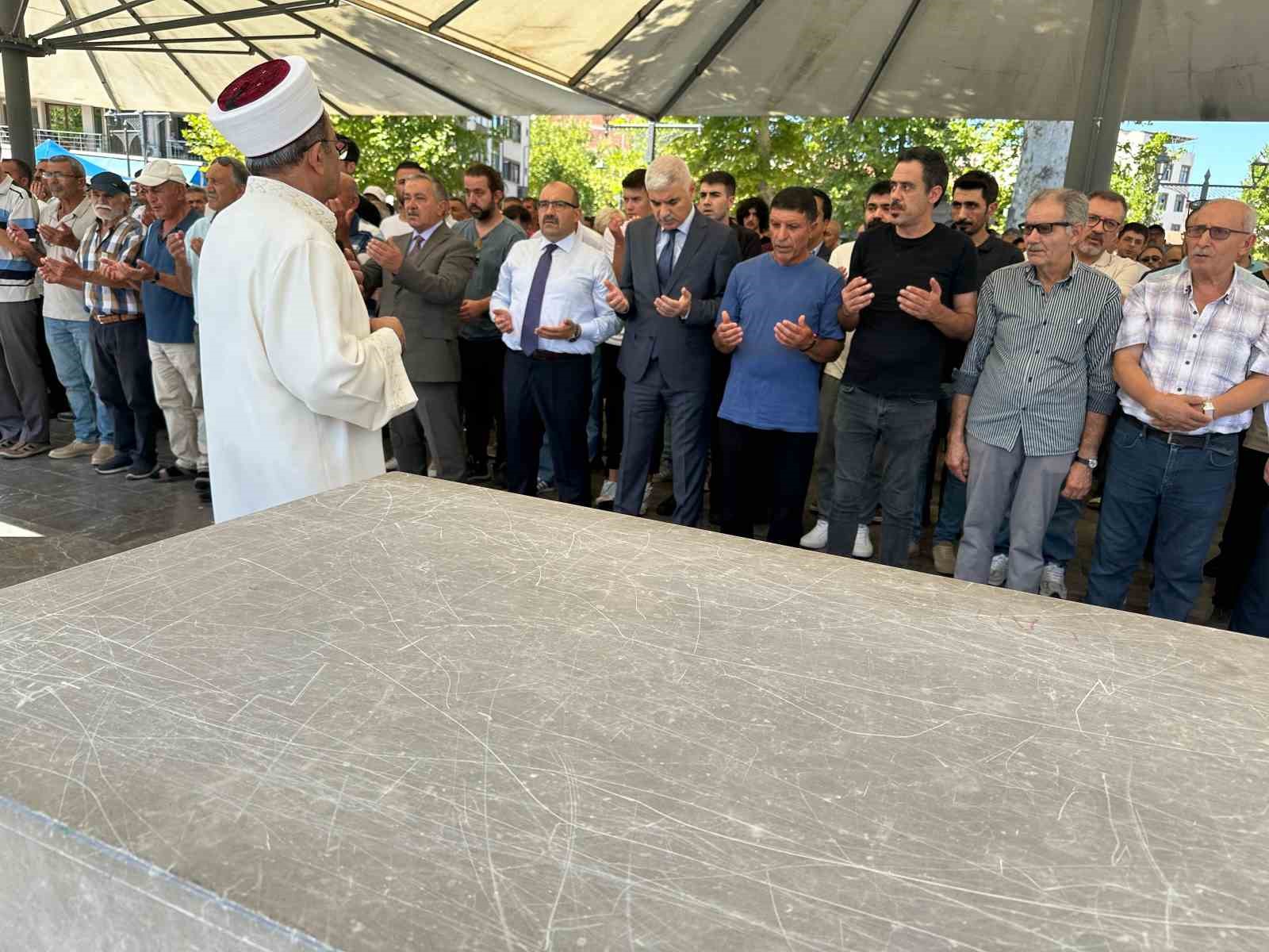 Balıkesir&rsquo;de İsmail Haniye i&ccedil;in gıyabi cenaze namazı kılındı
