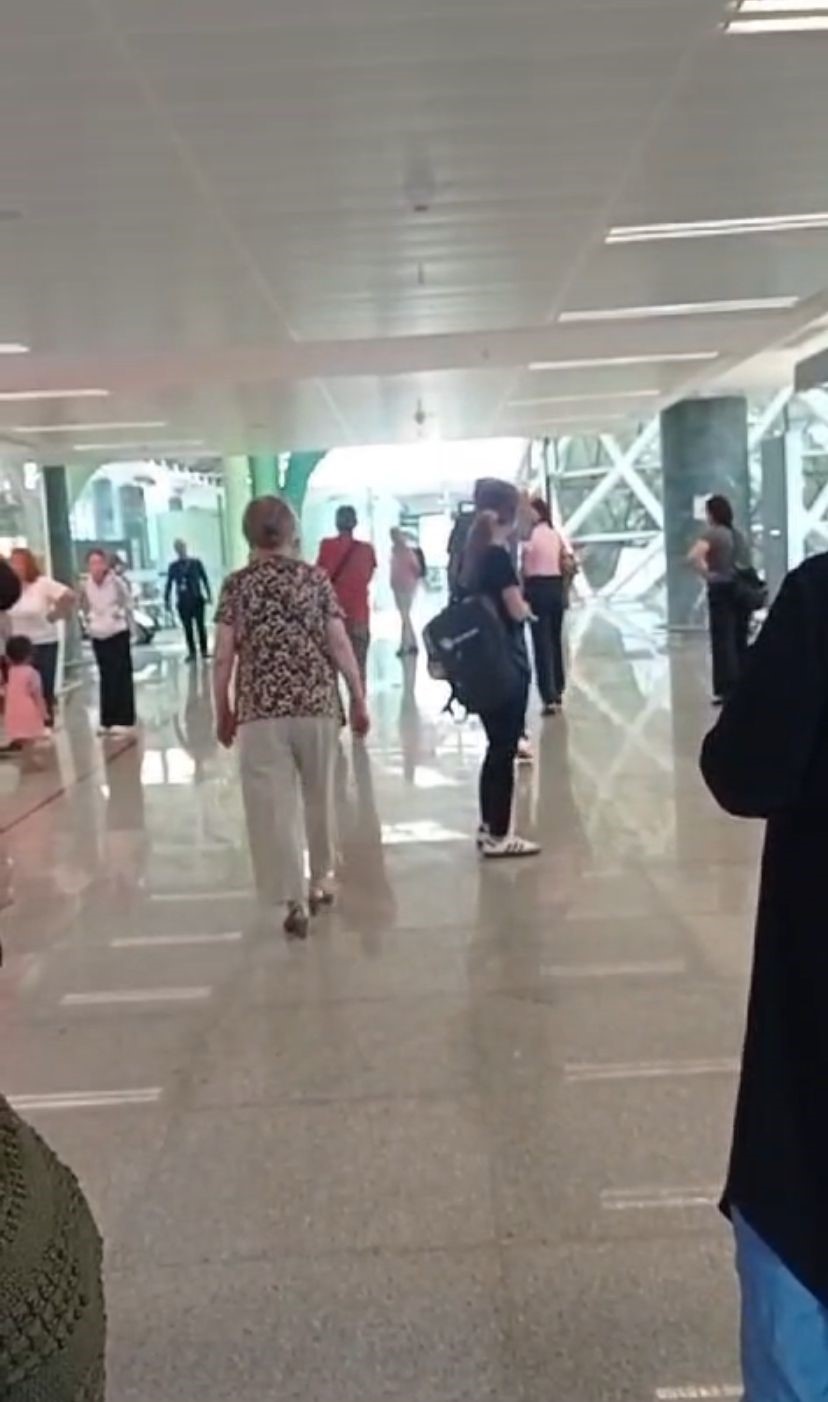 İzmir-Gaziantep u&ccedil;uşunda r&ouml;tar 10 saate &ccedil;ıktı, yolcular isyan etti
