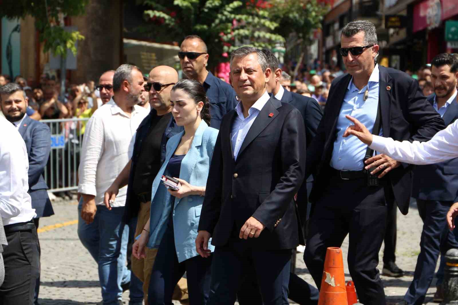 CHP Genel Başkanı Özgür Özel’den, fındık üreticisine, "Fındığınızı bekletin, satmayın" tavsiyesi
