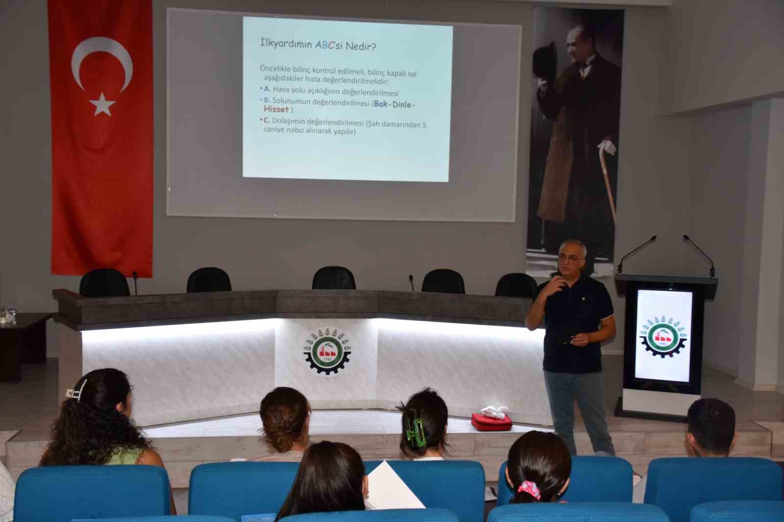 DOSTEM&rsquo;de temel ilk yardım eğitimleri t&uuml;m hızıyla s&uuml;r&uuml;yor
