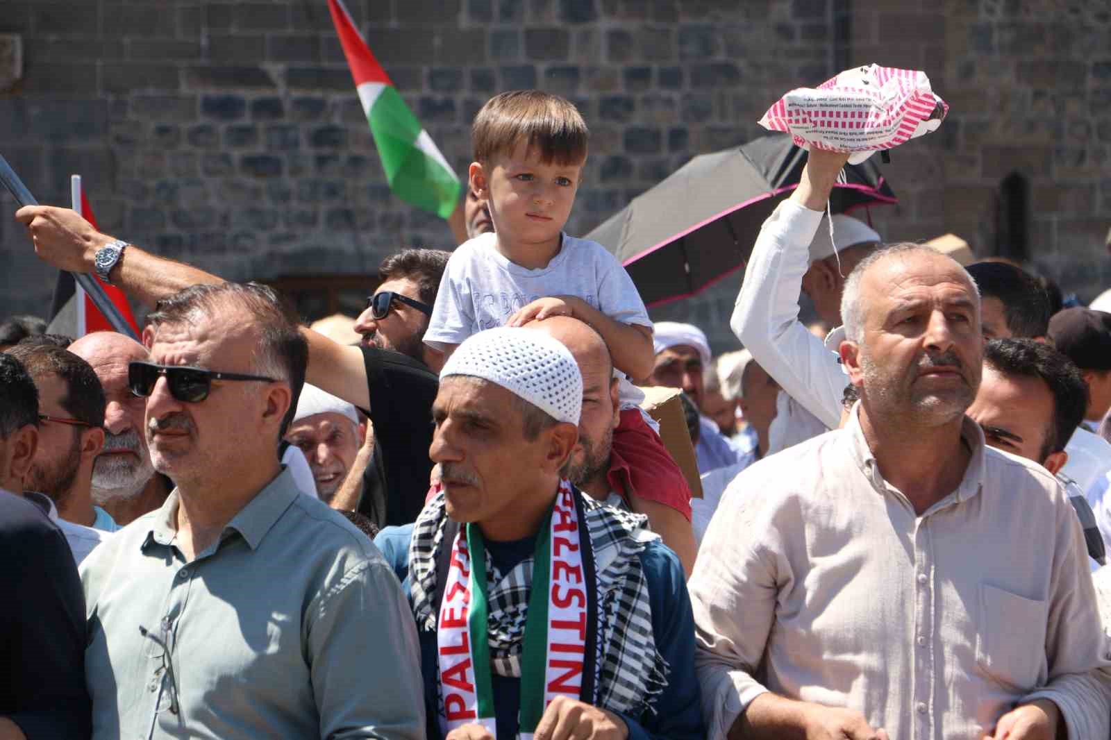 Diyarbakır&rsquo;da İsmail Haniye i&ccedil;in gıyabi cenaze namazı kılındı
