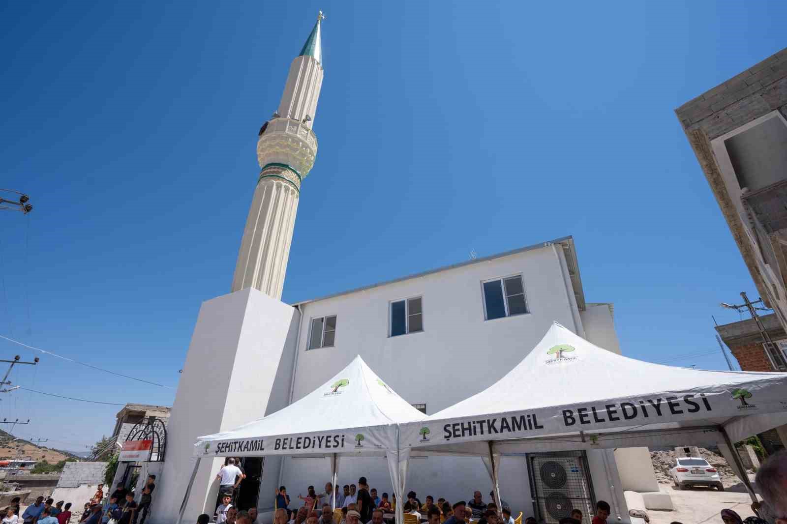 Hasarlı cami imece usul&uuml;yle yeniden ibadete a&ccedil;ıldı
