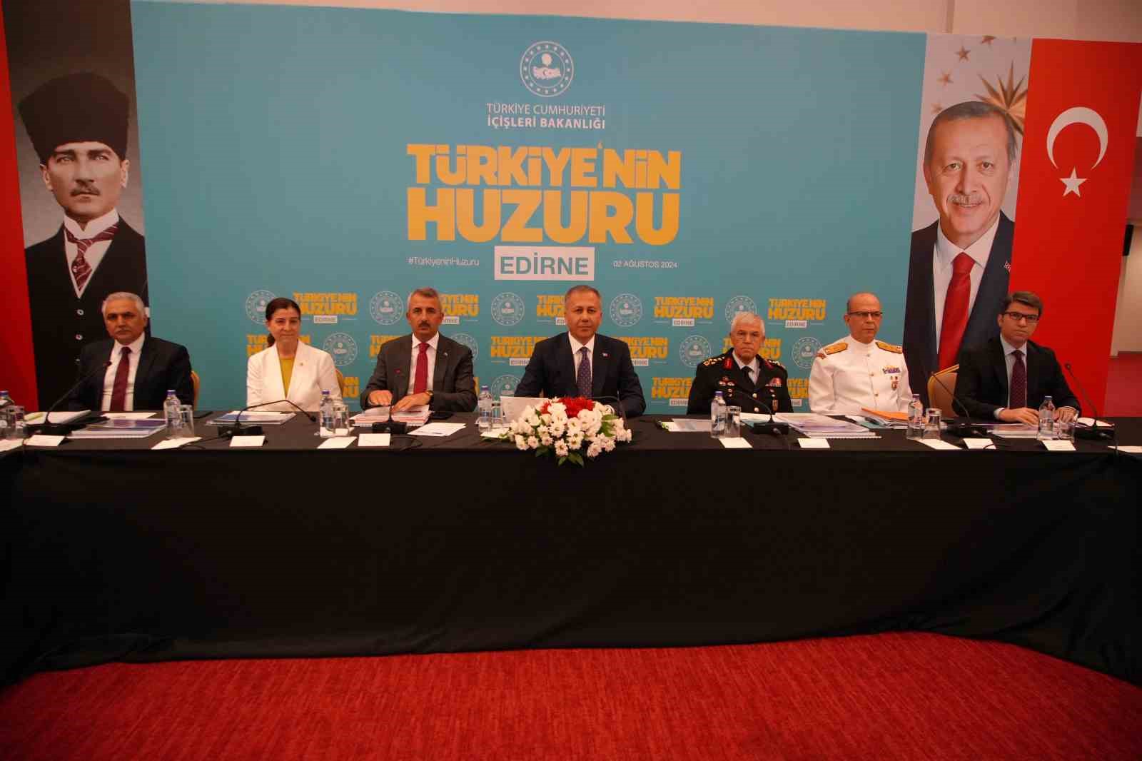 Bakan Yerlikaya, Haniye i&ccedil;in kılınan gıyabi cenaze namazına katıldı
