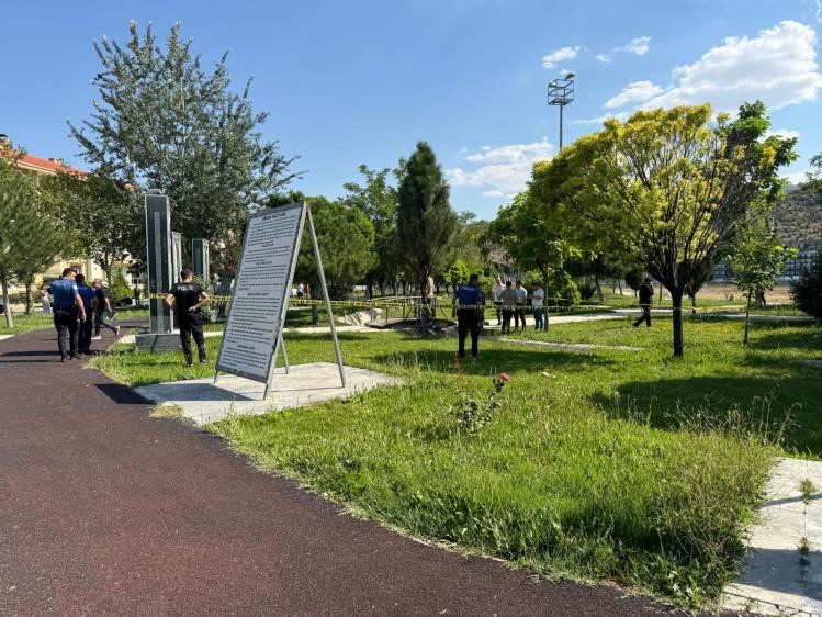 Afyonkarahisar&rsquo;da kadın cesedi bulundu
