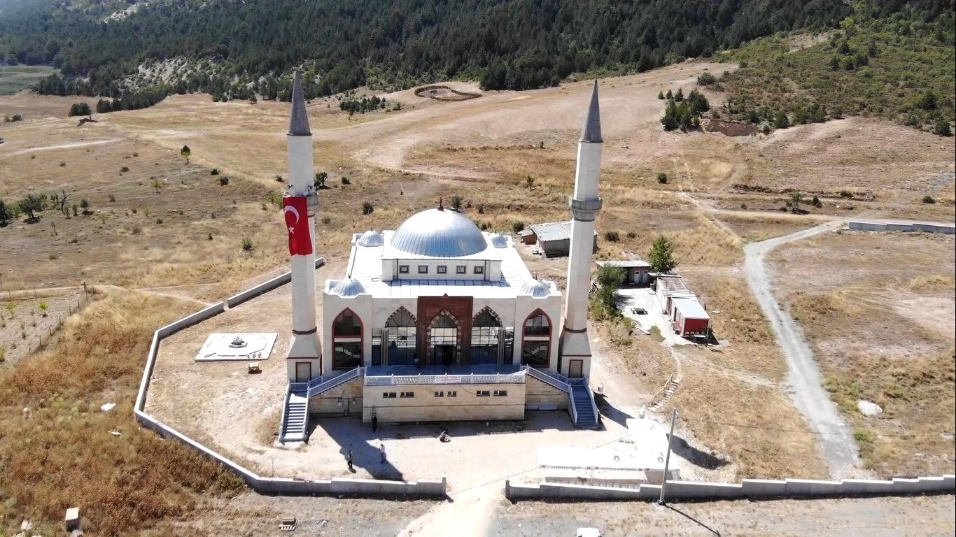 K&uuml;tahya&rsquo;da Kevser Camii ibadete a&ccedil;ıldı
