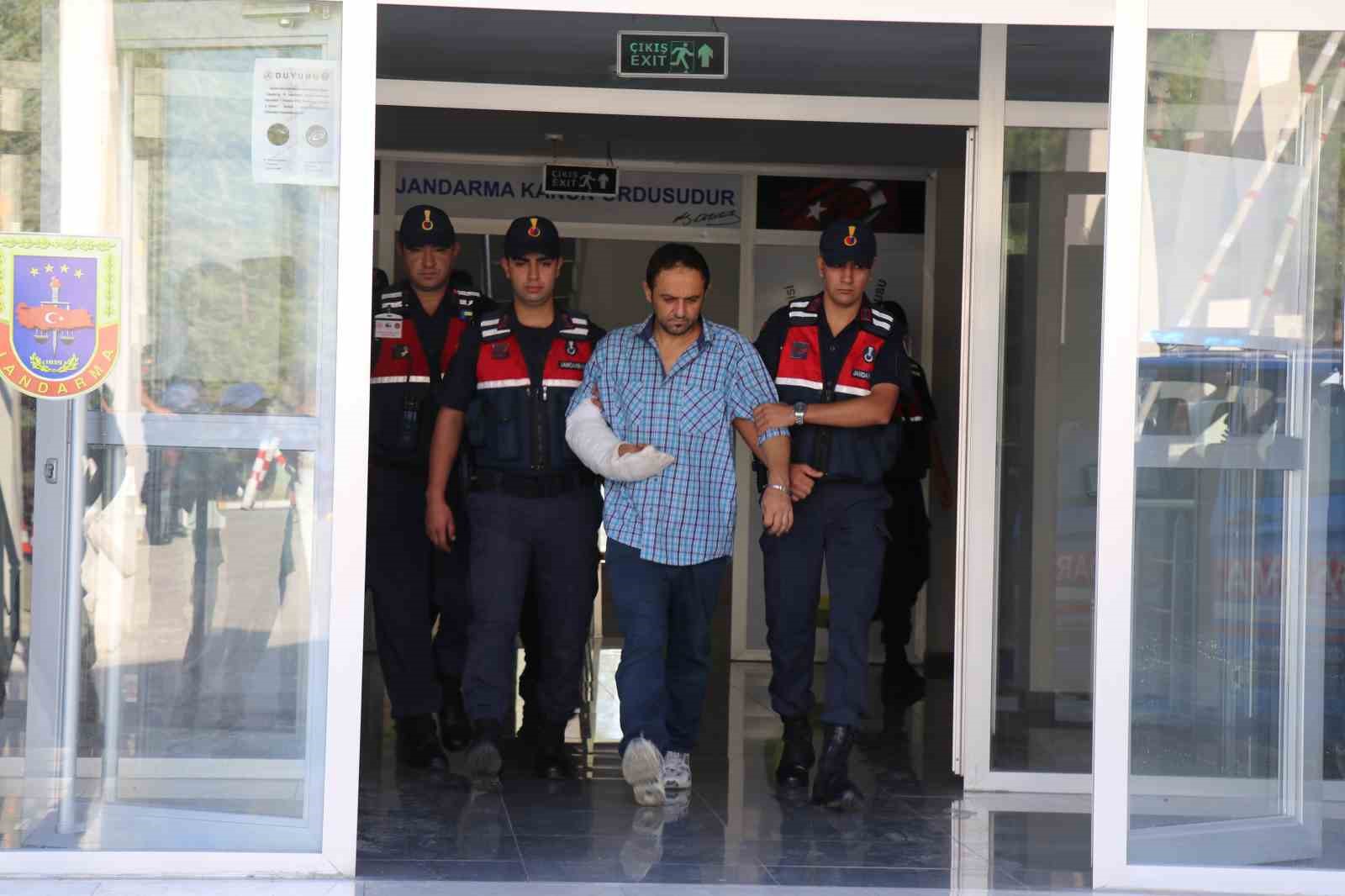 Karısını işkence yaparak &ouml;ld&uuml;ren koca tutuklandı
