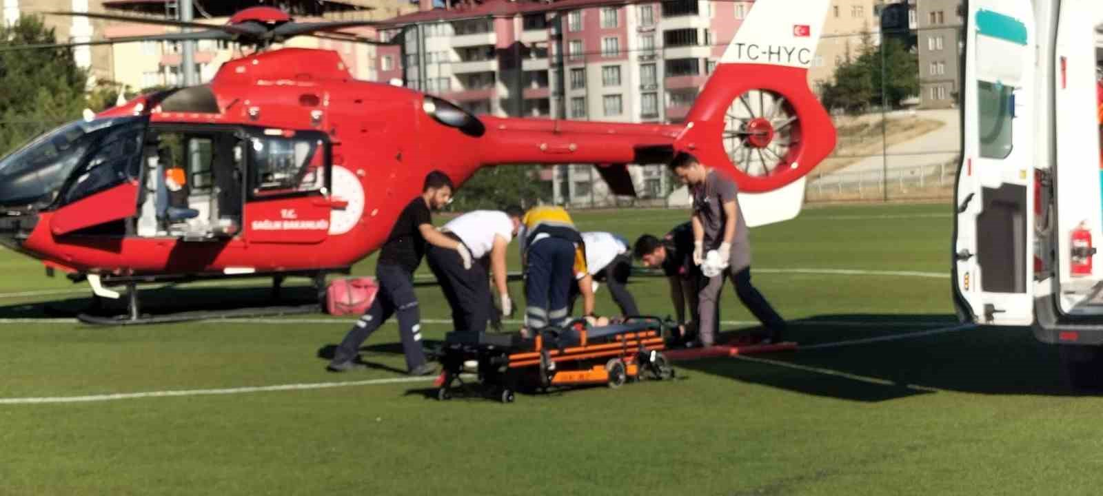 Kazada yaralanan yaya hava ambulansı ile Malatya&rsquo;ya sevk edildi
