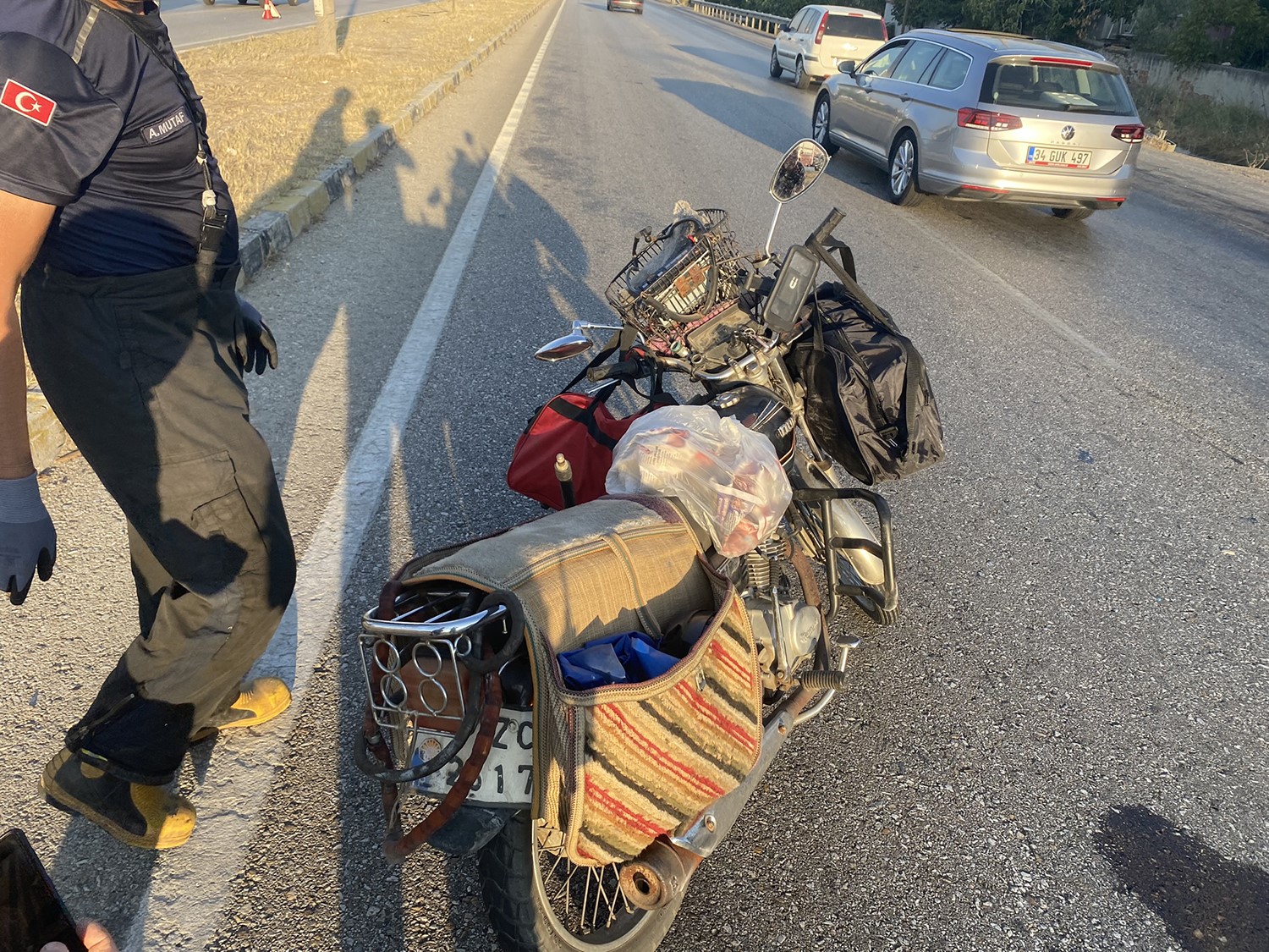 Manisa&rsquo;da motosiklet devrildi: 1 yaralı
