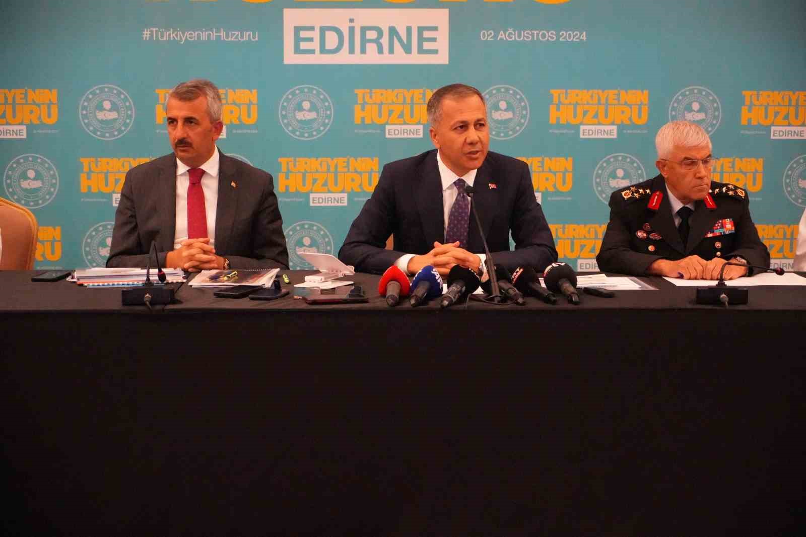 Bakan Yerlikaya: "Edirne&rsquo;de kişilere karşı su&ccedil; olaylarında y&uuml;zde 12,2 d&uuml;ş&uuml;ş var&rdquo;
