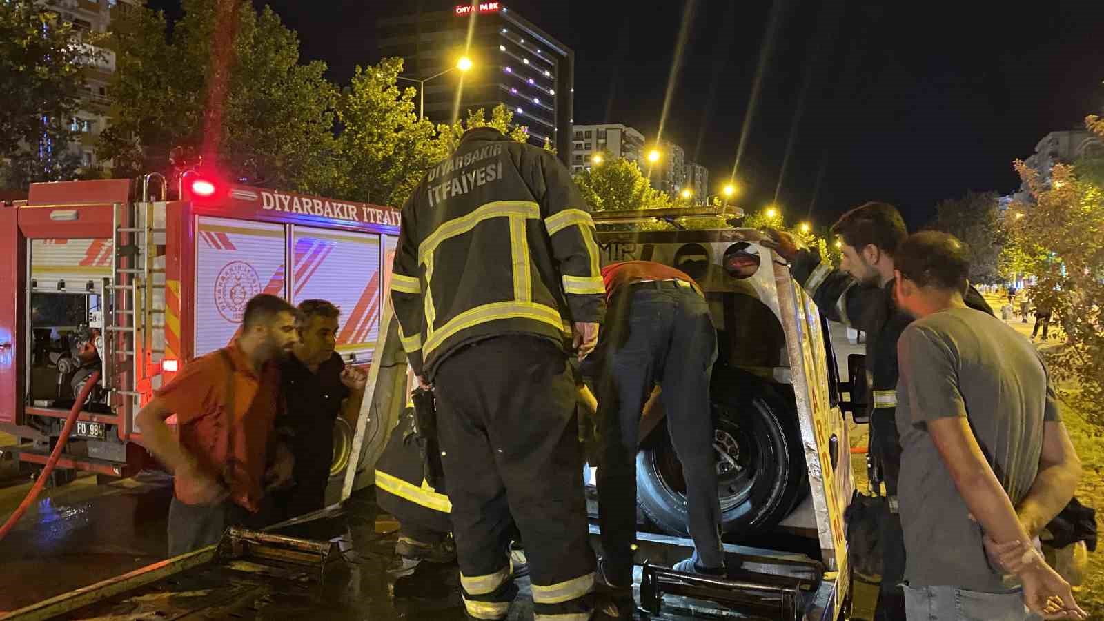 Diyarbakır’da park halindeki çekicide çıkan yangın büyümeden söndürüldü