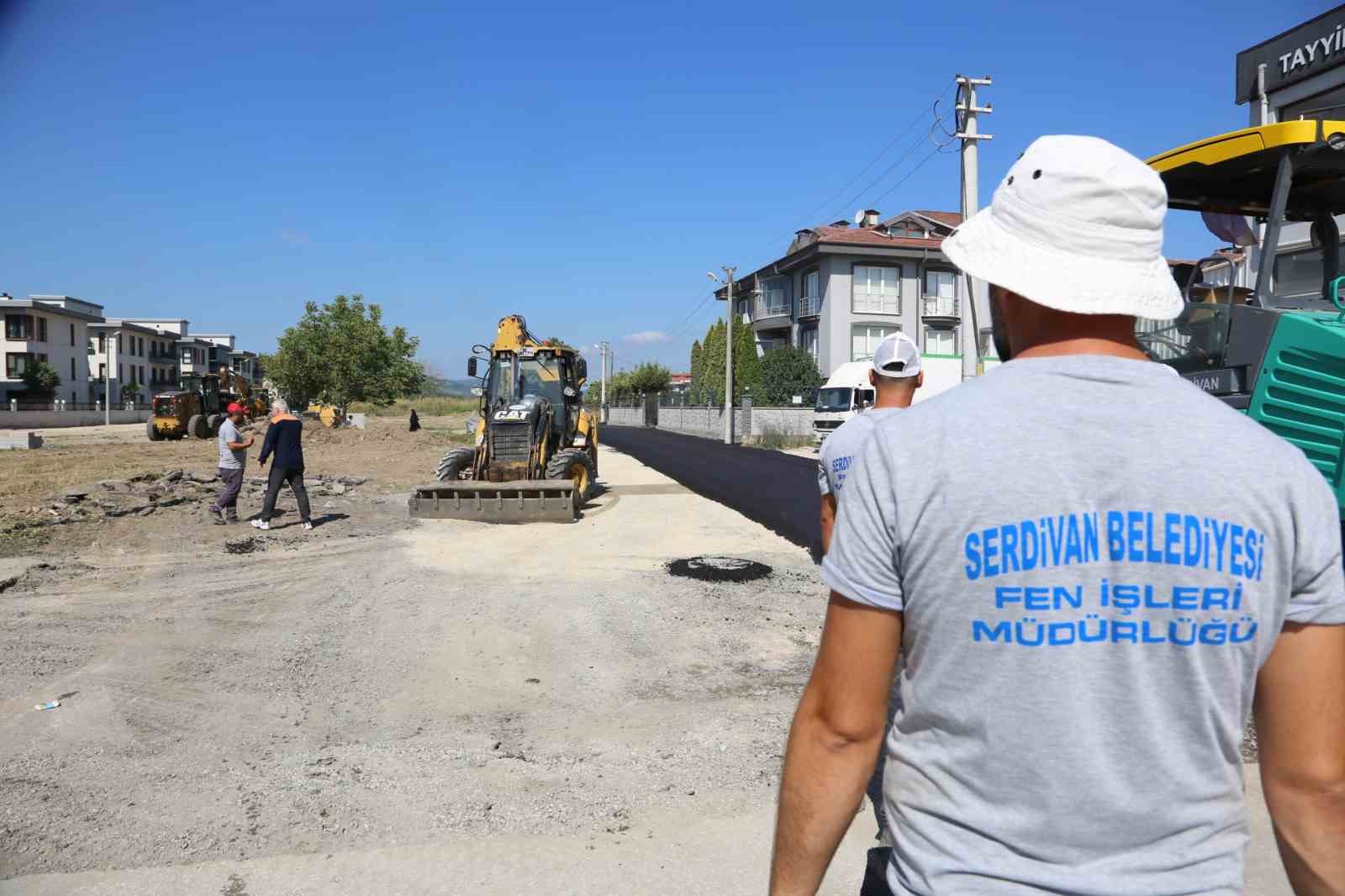 Serdivan’da asfalt çalışmaları sürüyor
