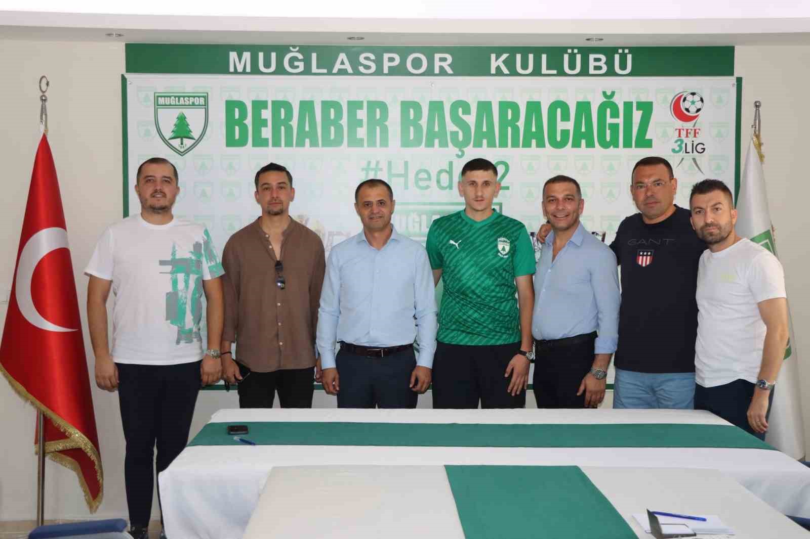 Muğlaspor başarılı sol beki renklerine bağladı
