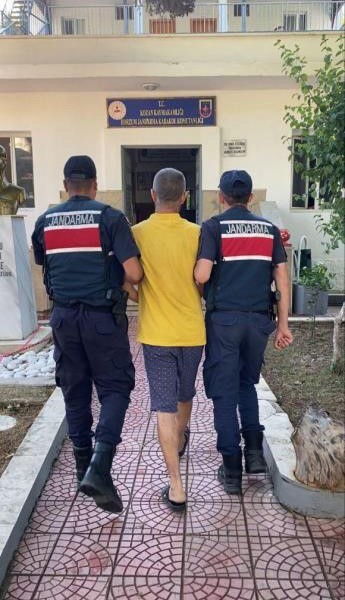 Adana&rsquo;da aranan 2 şahıs yakalandı
