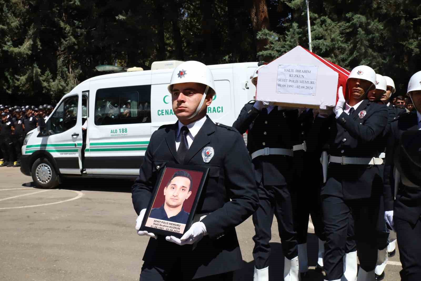 Şehit polis memuru Halil İbrahim Kuzkun i&ccedil;in t&ouml;ren d&uuml;zenlendi
