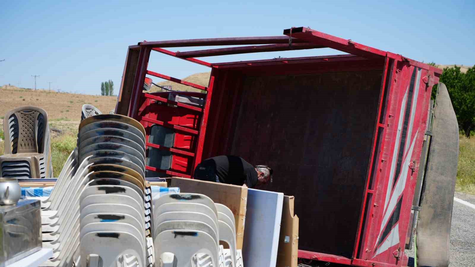 Kırıkkale&rsquo;de kamyonet devrildi: 8 yaralı
