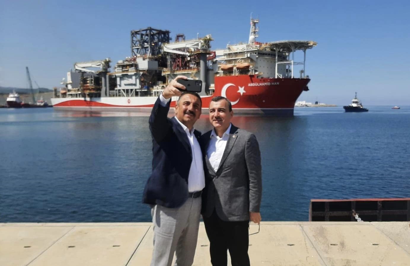 Zonguldak protokol&uuml; Abd&uuml;lhamid Han Sondaj Gemisi&rsquo;ni karşıladı
