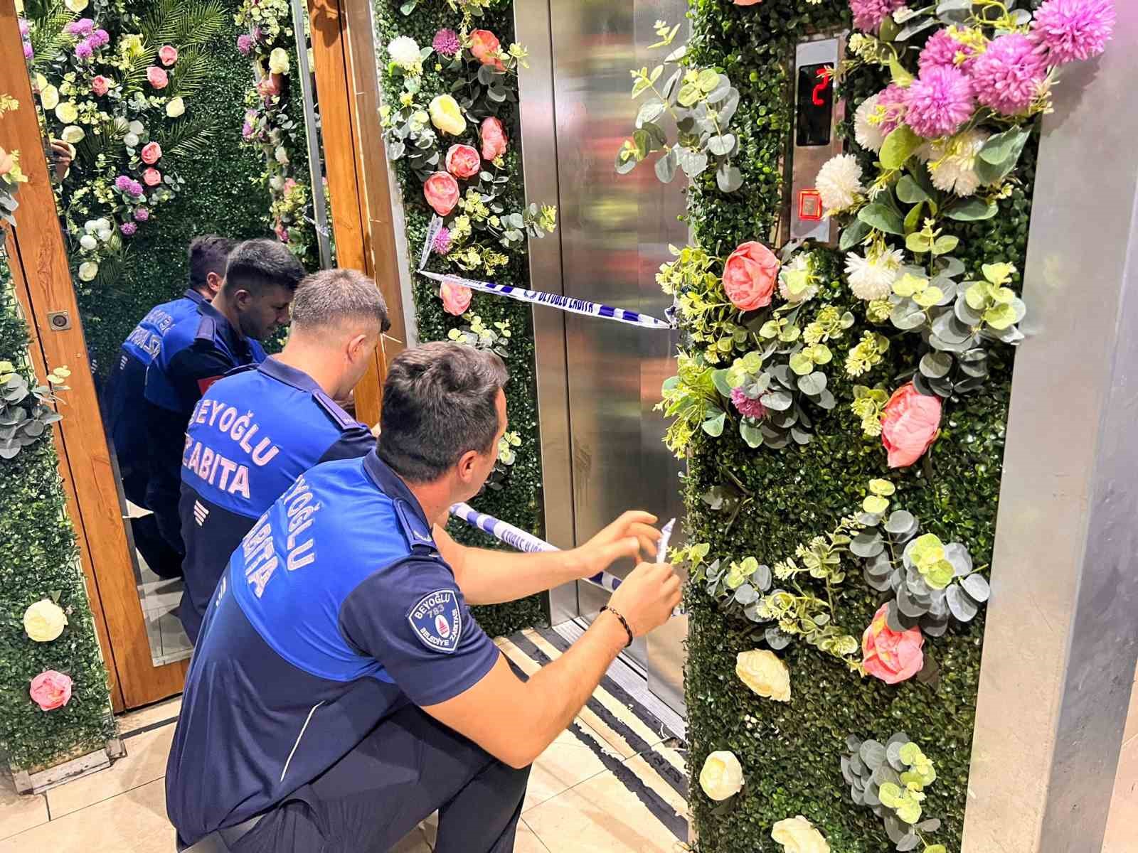 Cihangir&rsquo;de kadınlara darp g&ouml;r&uuml;nt&uuml;leri ile g&uuml;ndeme gelen mekan m&uuml;h&uuml;rlendi 
