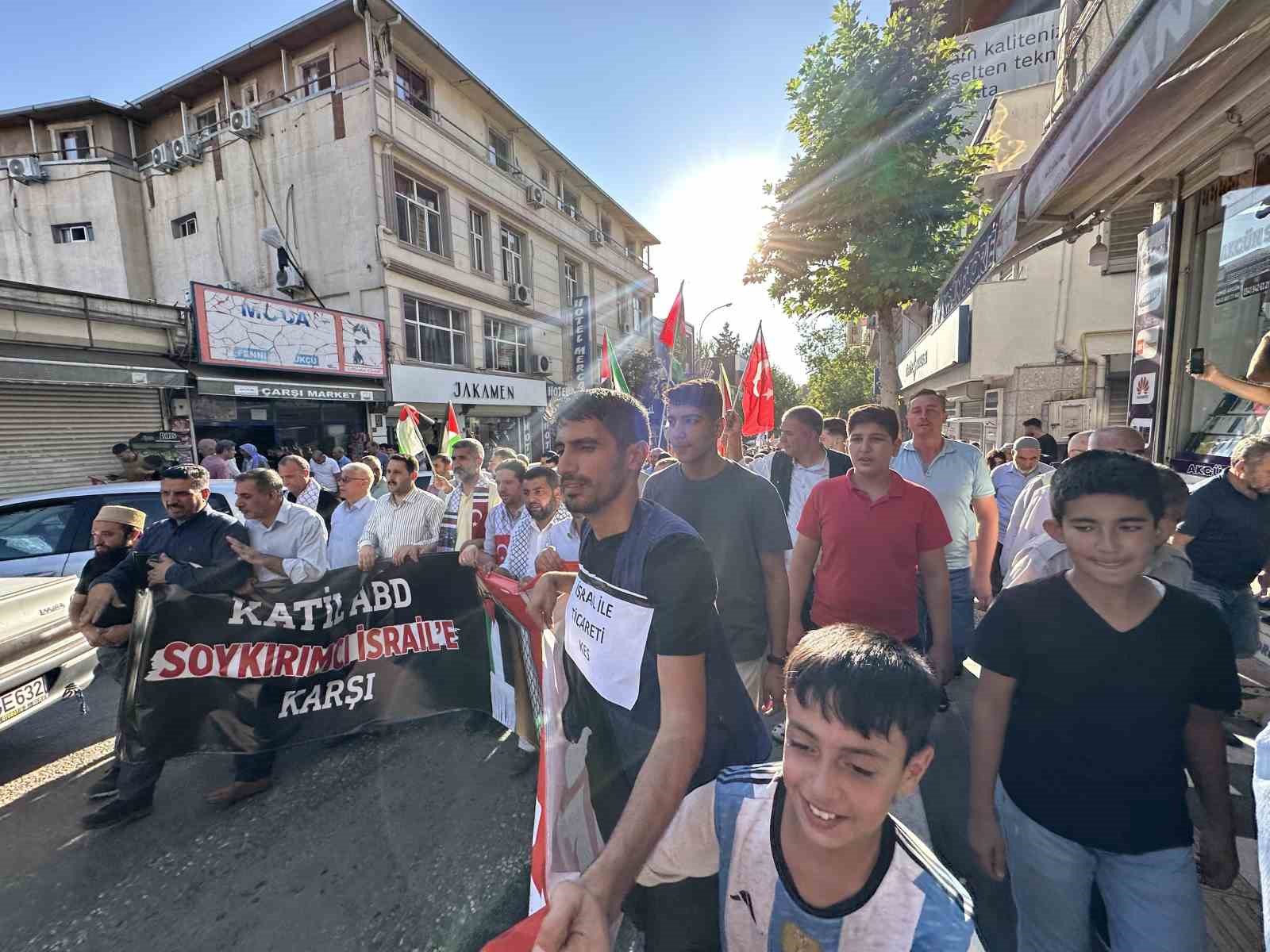 Siverek’te İsmail Haniye’nin vasiyeti için yürüyüş düzenlendi
