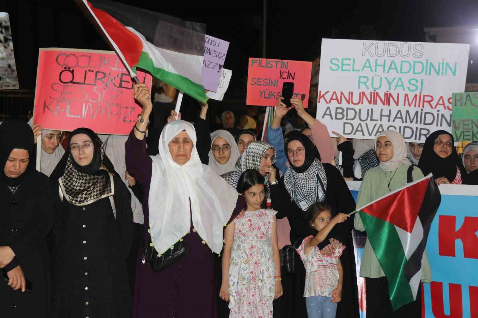 Bitlis&rsquo;te y&uuml;zlerce kişi Haniye&rsquo;nin vasiyeti i&ccedil;in y&uuml;r&uuml;d&uuml;
