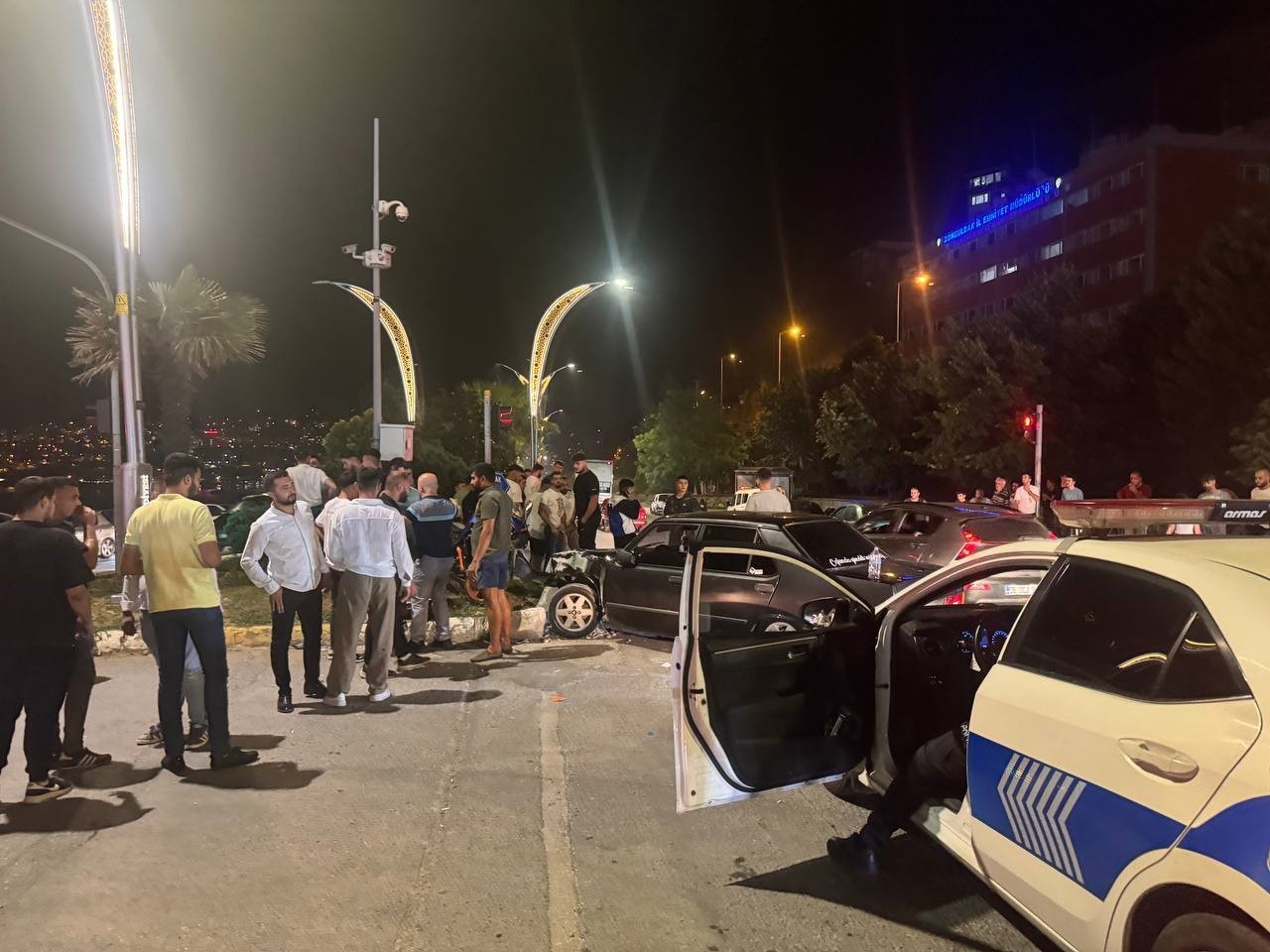 Otomobil ile motosiklet kavşakta &ccedil;arpıştı: 1 yaralı
