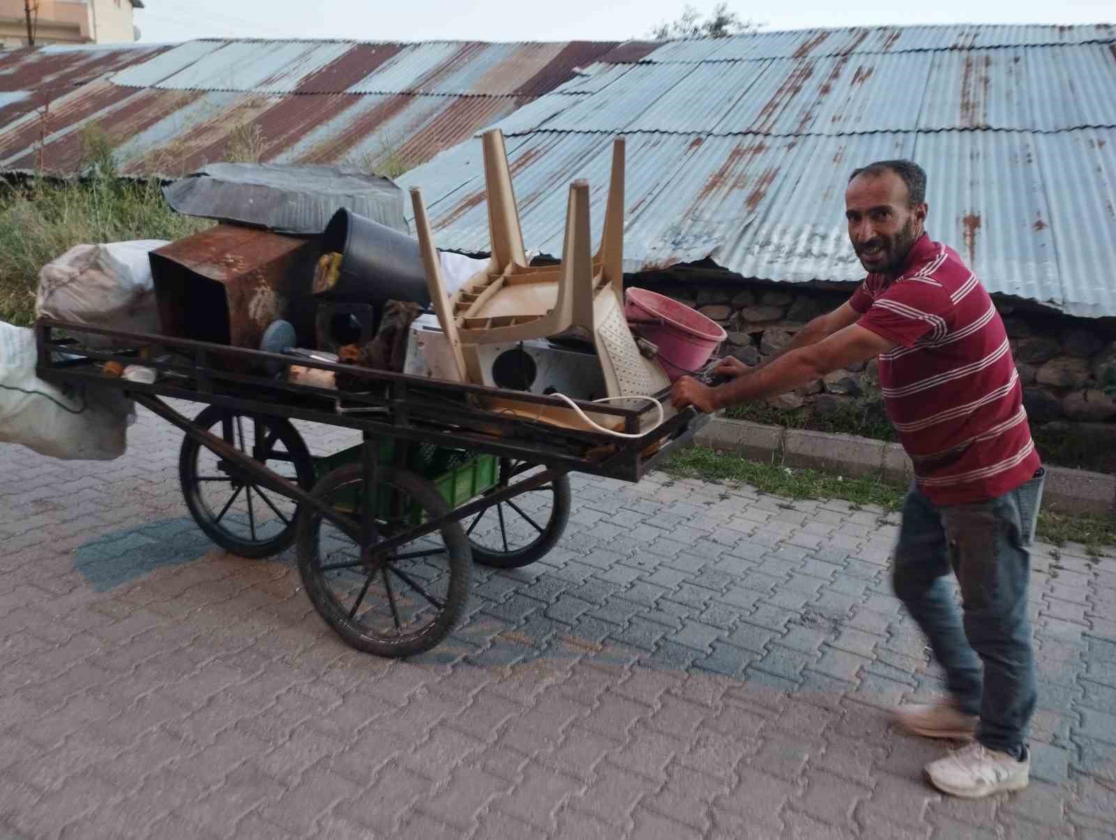 Diyarbakır’dan Varto’ya hurda toplamaya geldi