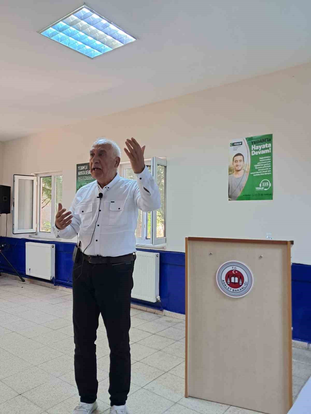 Yeşilay tarafından &lsquo;Madde Bağımlılığı&rsquo; konferansı verildi
