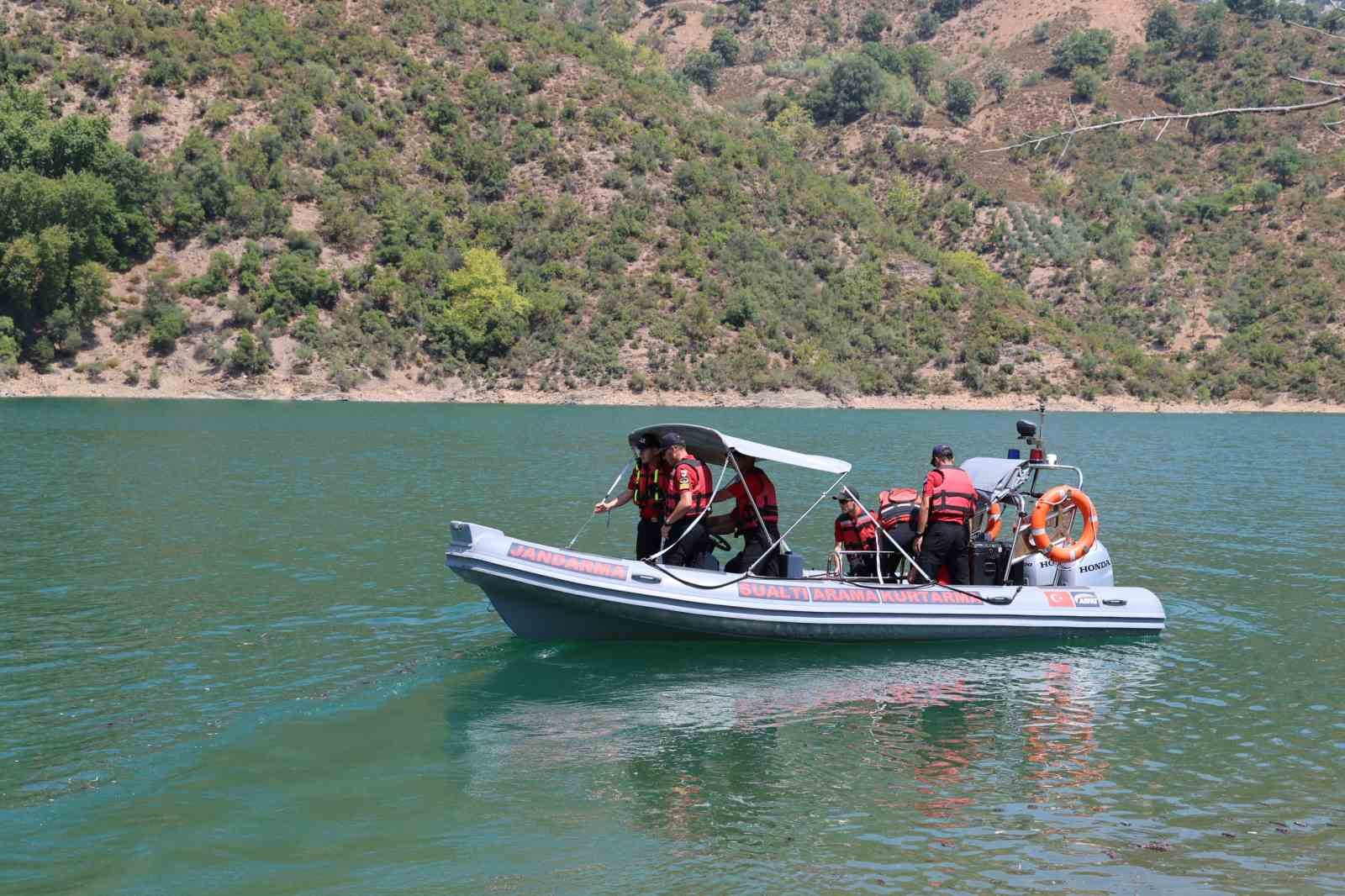 Adana’da düşen helikopter enkazını çıkarma çalışmaları sürüyor