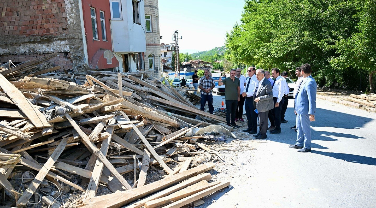 Ge&ccedil;it&rsquo;ten  &Ccedil;ırmıhtı&rsquo;da inceleme
