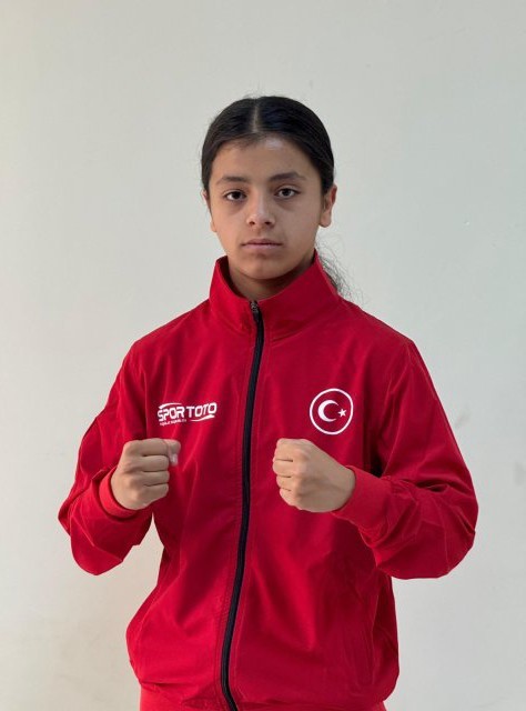 Şırnaklı Asmin, Üst Minikler Avrupa Boks Şampiyonası’nda son 16’da