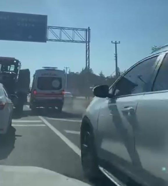 Tünelin trafiğe kapatılması şehir trafiğini felç etti: Ambulans geçmekte zorlandı
