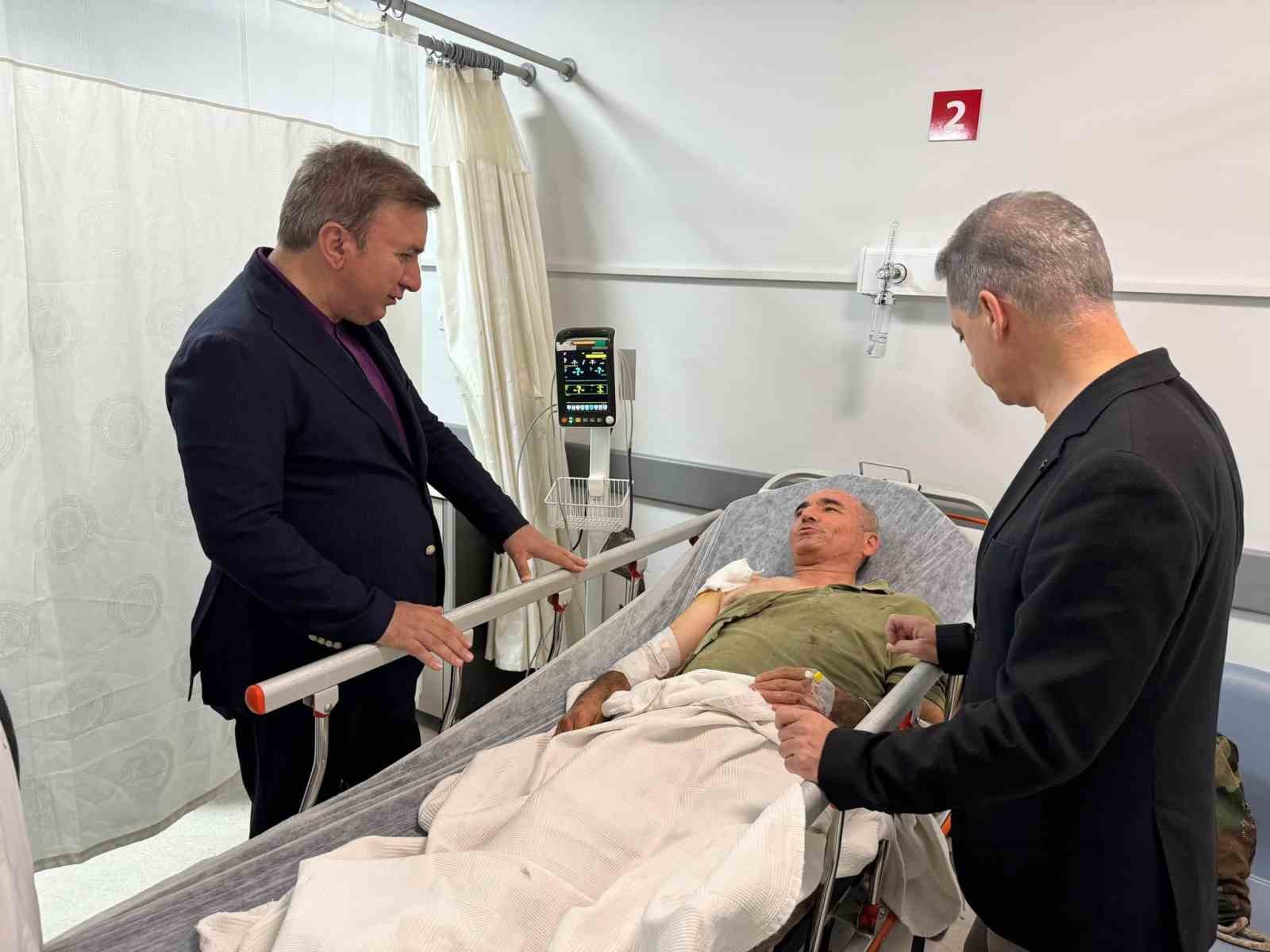 Vali Aydoğdu, otob&uuml;s kazasında yaralananlara ge&ccedil;miş olsun ziyaretinde bulundu
