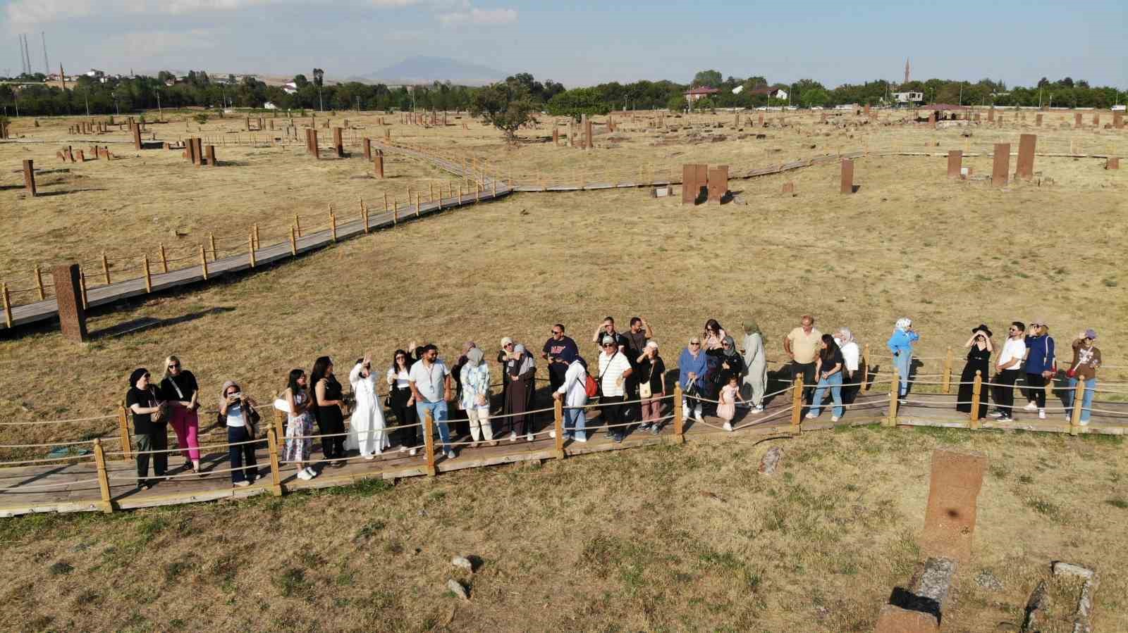 Sel&ccedil;uklu Mezarlığında hafta sonu yoğunluğu
