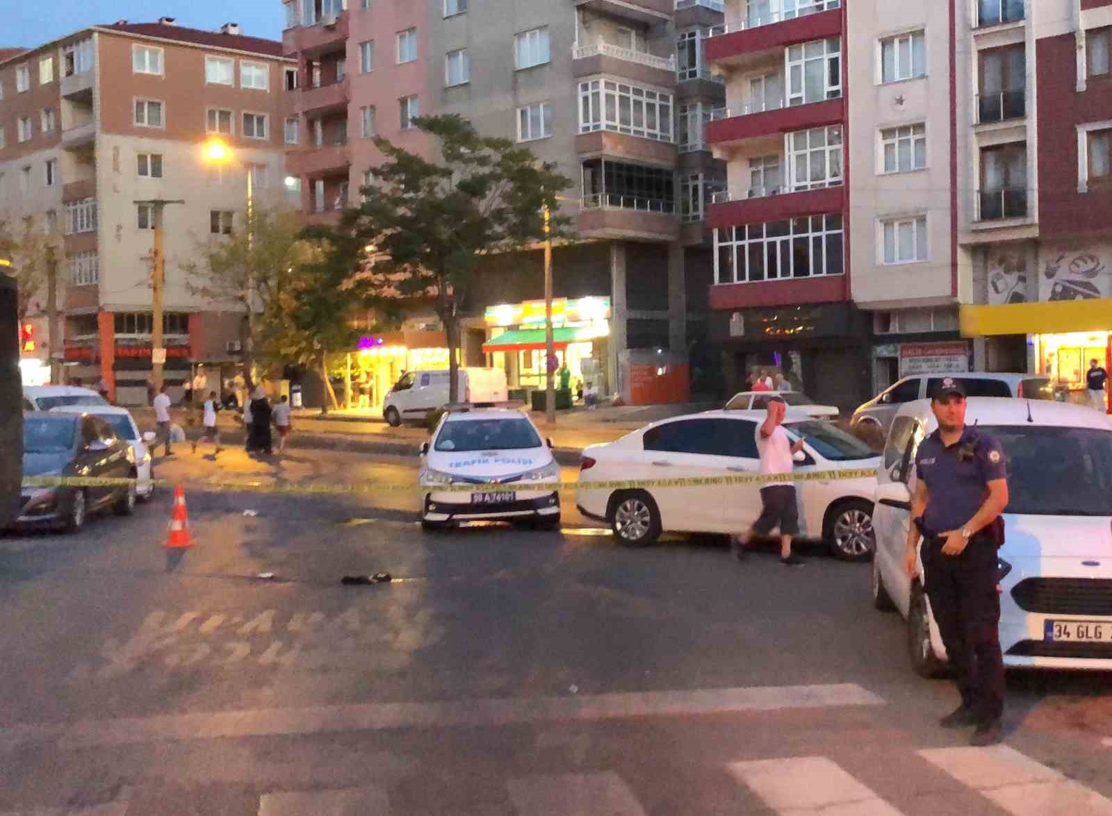 Sokak ortasında silahla vurulan iki kardeşi &ouml;l&uuml;m ayırdı
