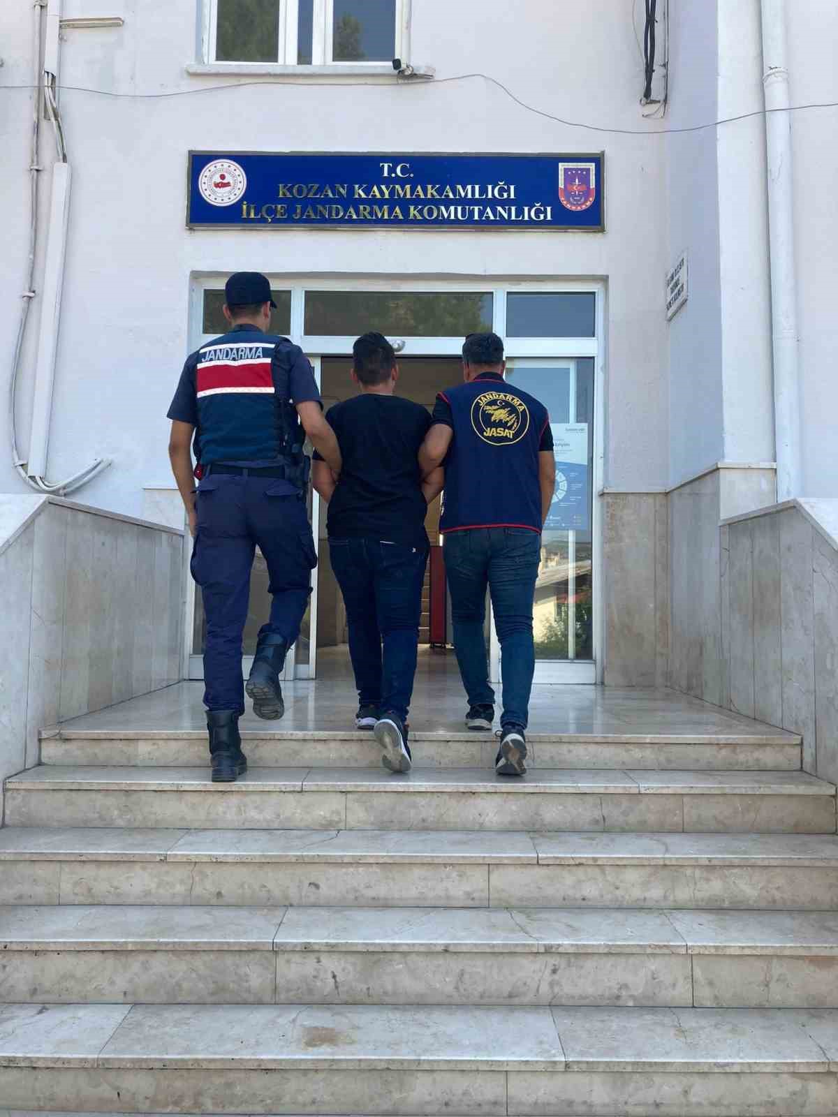 Koyunları &ccedil;alıp sattı, eğlence mekanında yakayı ele verdi
