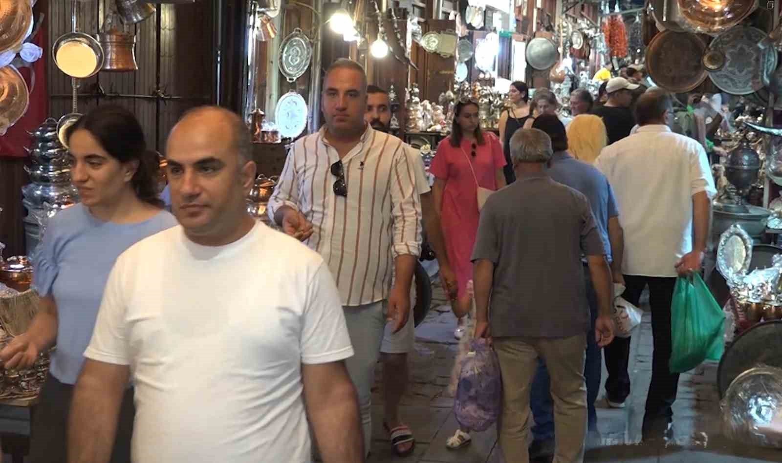 Gaziantep&rsquo;e gelen gurbet&ccedil;iler esnafın y&uuml;z&uuml;n&uuml; g&uuml;ld&uuml;rd&uuml;
