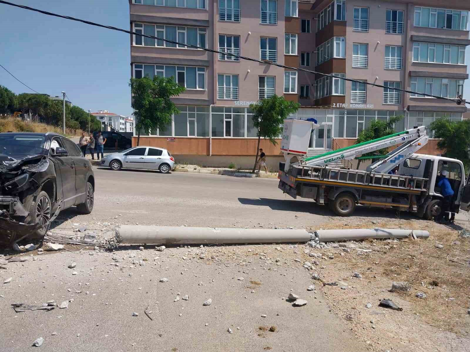 Motosikletle &ccedil;arpışan Togg kullanılmaz hale geldi
