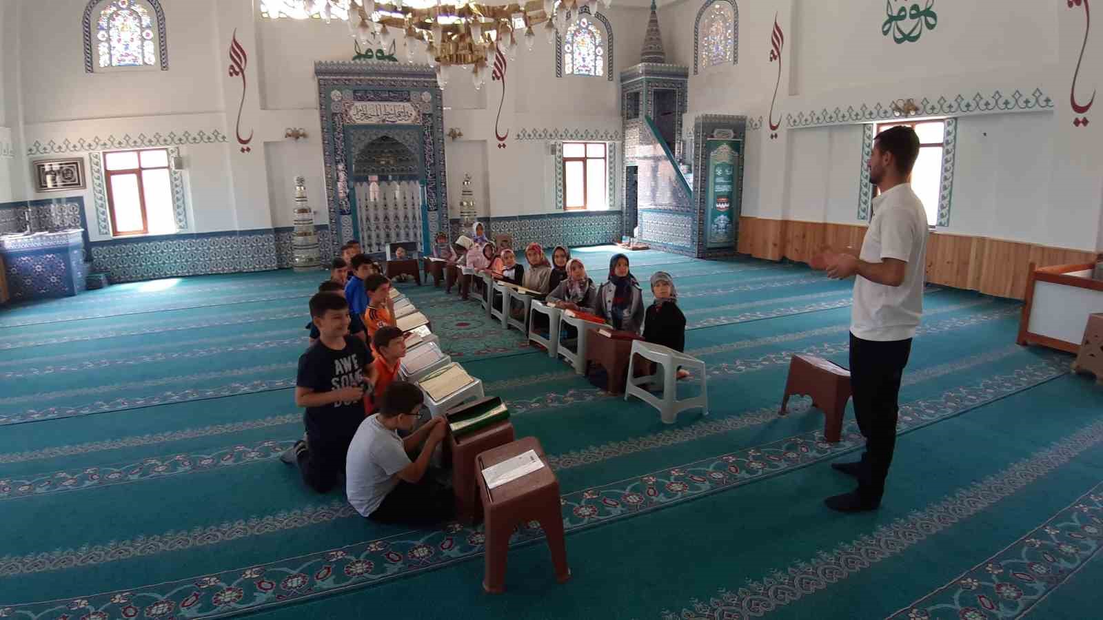 Hem Kur’an-ı Kerim öğreniyorlar hem de sosyalleşiyor
