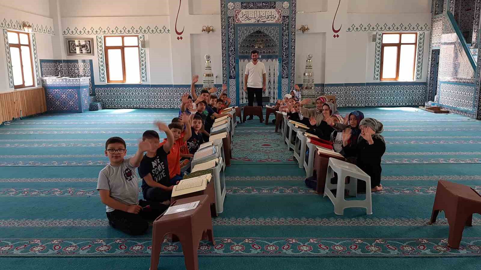 Hem Kur&rsquo;an-ı Kerim &ouml;ğreniyorlar hem de sosyalleşiyor
